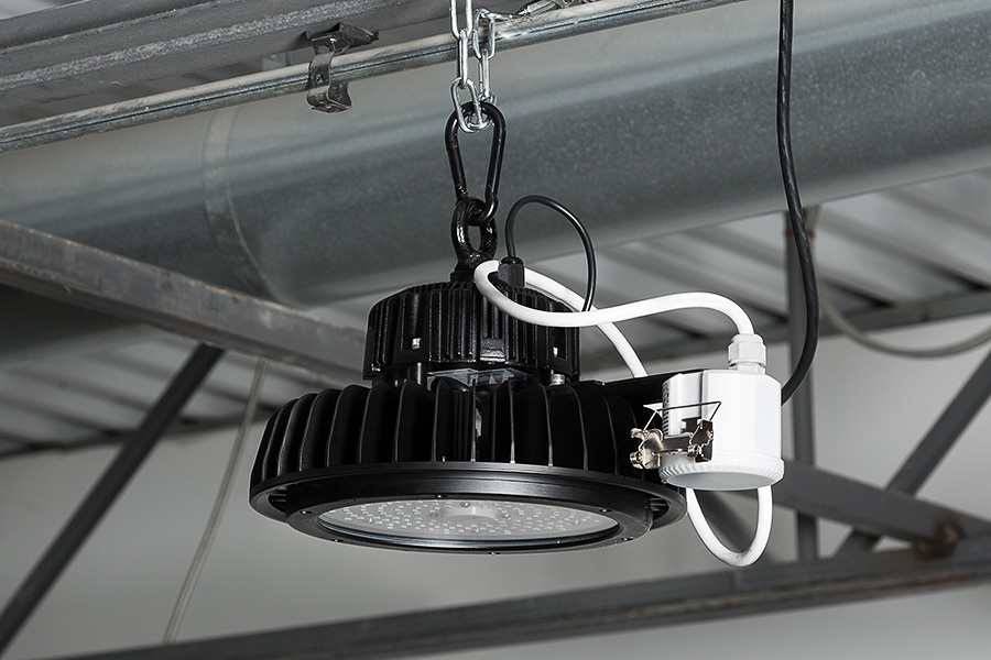 100W UFO LED High Bay Light - 13,000 Lumens - 250W Metal Halide Equivalent - 5000K - Click Image to Close